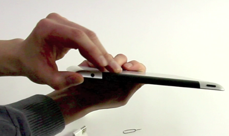 03-Das-erste-Mal-ein-iPad-in-der-Hand-3G-Anschluss-oben-470.png?nocache=1324026448414