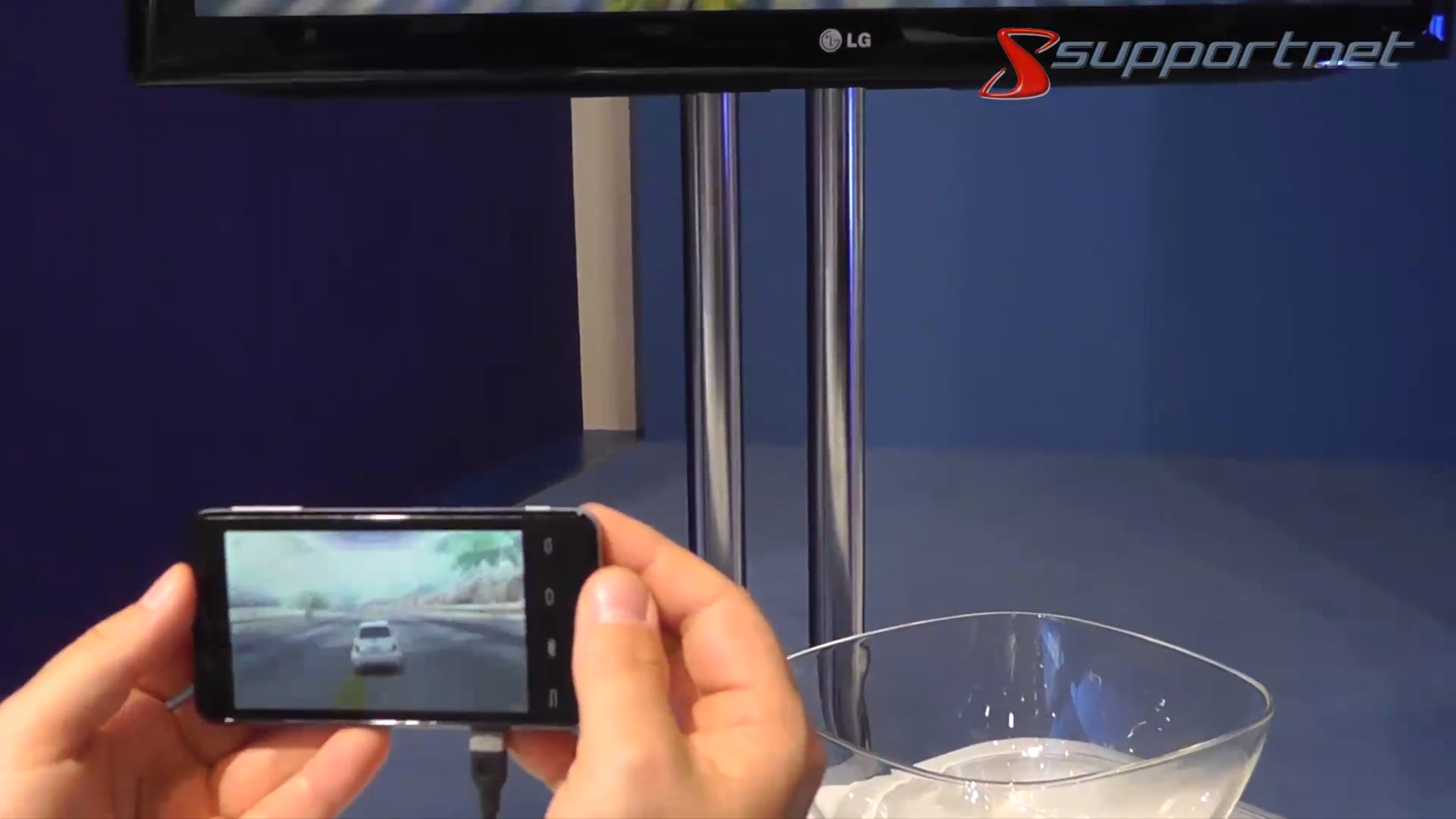 03-smartphone-megafone-mint-anschluesse-470.png?nocache=1348647254692